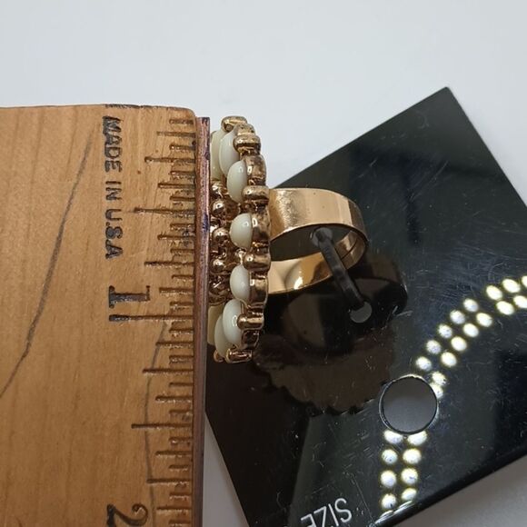 Chunky adjustable gold and ivory flower mandala boho ring - Picture 3 of 5